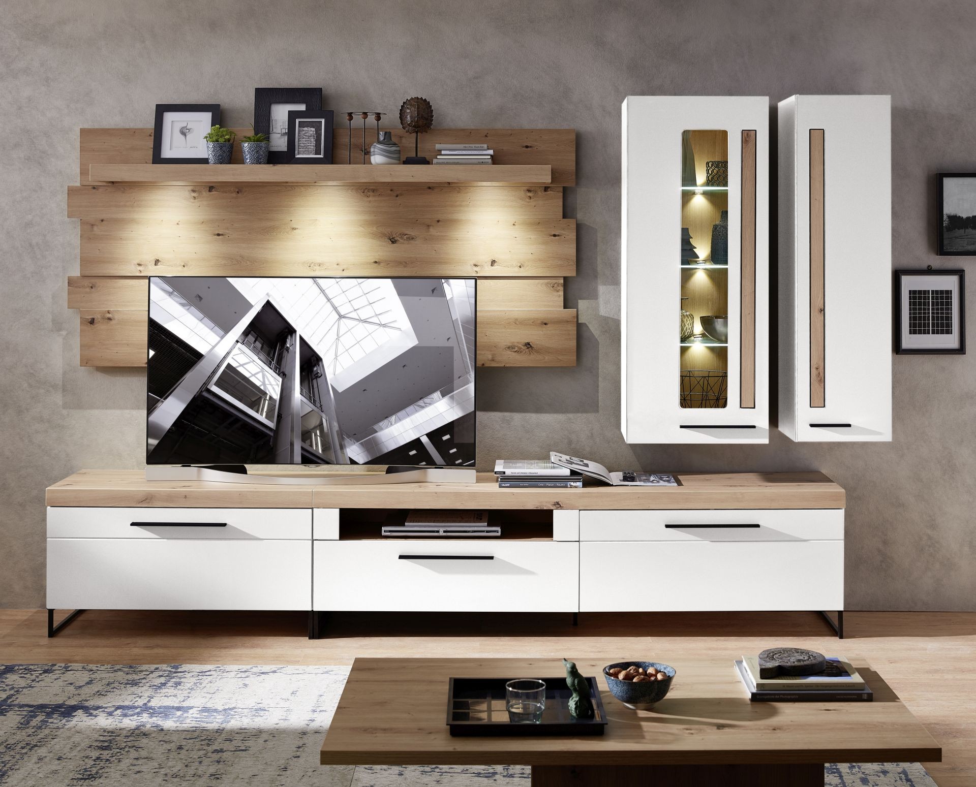 Atraktivní obývací stěny s vysokým leskem - model LAMIA white