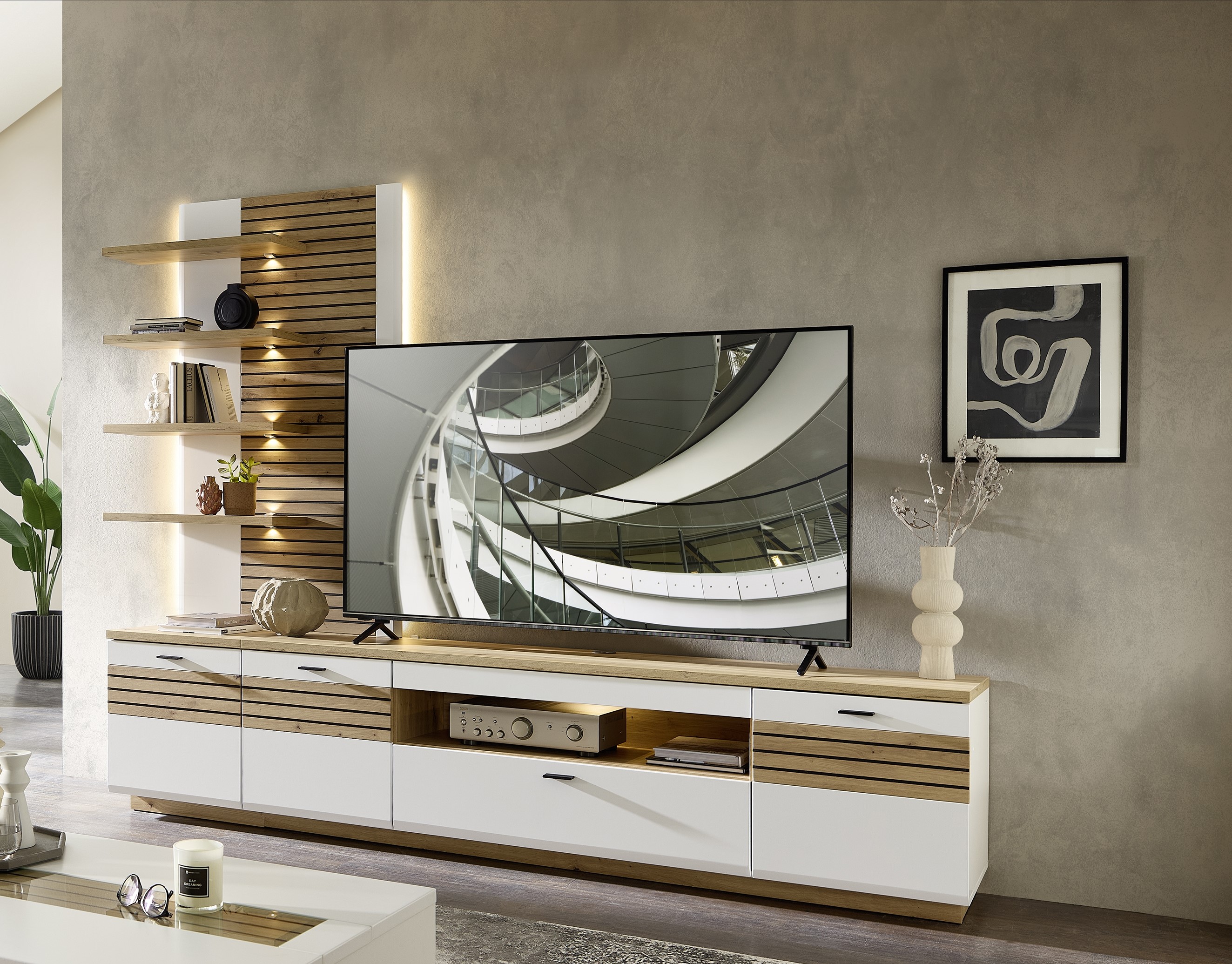 Nábytek do obývacího pokoje FREMONT_ ob. sestava 40 C5 HW U3_ rozměry š/v/h_ 265/207/47 cm_ volitelné LED osvětlení v příslušenství_ foto s dekorací_ obr. 2 Nábytek do obývacího pokoje FREMONT_ ob. sestava 40 C5 HW U3_ rozměry š/v/h_ 265/207/47 cm_ volitelné LED osvětlení v příslušenství_ foto s dekorací_ obr. 2