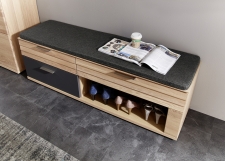 Předsíňový nábytek ACHAT_detail sedacího polštáře na lavici_obr. 12 Předsíňový nábytek ACHAT_detail sedacího polštáře na lavici_obr. 12