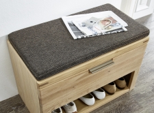 Předsíňový nábytek BASE_detail lavice s polštářem na sezení_obr. 11 Předsíňový nábytek BASE_detail lavice s polštářem na sezení_obr. 11