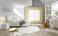 Dětský a studentský nábytek ESPERO (žlutá varianta)_šatní skříň s posuvnými dveřmi (Quadr.-optika), š. 243 cm_ postel 120 cm + čalouněný díl_ noční stolek_psací stůl 138 cm_regál s 3 policemi, v. 230 cm_obr. 3 Dětský a studentský nábytek ESPERO (žlutá varianta)_šatní skříň s posuvnými dveřmi (Quadr.-optika), š. 243 cm_ postel 120 cm + čalouněný díl_ noční stolek_psací stůl 138 cm_regál s 3 policemi, v. 230 cm_obr. 3
