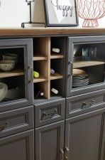 Obývací / jídelní nábytek JASPER graphit_detail regálku na lahve vína_obr. 21 Obývací / jídelní nábytek JASPER graphit_detail regálku na lahve vína_obr. 21