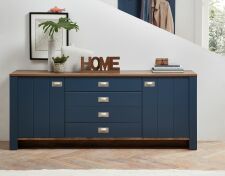 Nábytek do obývacího pokoje AVALLON_ sideboard 10 N4 V8 20_ rozměry š/v/h_ 194/79/45 cm_ čelní pohled_ foto s dekorací_ obr. 13 Nábytek do obývacího pokoje AVALLON_ sideboard 10 N4 V8 20_ rozměry š/v/h_ 194/79/45 cm_ čelní pohled_ foto s dekorací_ obr. 13