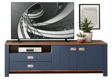 Nábytek do obývacího pokoje AVALLON_ TV- spodní díl 10 N4 V8 32_ rozměry š/v/h_ 194/63/45 cm_ čelní pohled_ foto s dekorací_ obr. 6 Nábytek do obývacího pokoje AVALLON_ TV- spodní díl 10 N4 V8 32_ rozměry š/v/h_ 194/63/45 cm_ čelní pohled_ foto s dekorací_ obr. 6