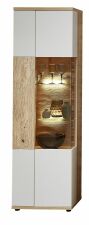 Nábytek do obývacího pokoje ESCALA_ vitrína 4A 12 MH 01_ rozměry š/v/h_ 60/202/38 cm_ čelní pohled_ foto s dekorací_ volitelné LED osvětlení v příslušenství_ obr. 7 Nábytek do obývacího pokoje ESCALA_ vitrína 4A 12 MH 01_ rozměry š/v/h_ 60/202/38 cm_ čelní pohled_ foto s dekorací_ volitelné LED osvětlení v příslušenství_ obr. 7