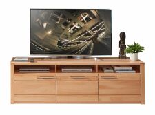 Nábytek do obývacího pokoje NATURA_ TV-spodní díl 12 18 FF 32_ rozměry š/v/h_ 190/58/45 cm_ čelní pohled_ foto s dekorací_ obr. 10 Nábytek do obývacího pokoje NATURA_ TV-spodní díl 12 18 FF 32_ rozměry š/v/h_ 190/58/45 cm_ čelní pohled_ foto s dekorací_ obr. 10