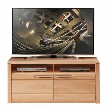 Nábytek do obývacího pokoje NATURA_ TV-spodní díl 12 18 FF 30_ rozměry š/v/h_ 131/58/45 cm_ čelní pohled_ foto s dekorací_ obr. 10 Nábytek do obývacího pokoje NATURA_ TV-spodní díl 12 18 FF 30_ rozměry š/v/h_ 131/58/45 cm_ čelní pohled_ foto s dekorací_ obr. 10
