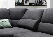 Sedací souprava SAMANTHA 1002_detail funkce RELAX u segmentového rohu_v látce Cinema grey-black_obr. 33 Sedací souprava SAMANTHA 1002_detail funkce RELAX u segmentového rohu_v látce Cinema grey-black_obr. 33