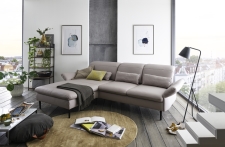 Sedací souprava SENSO 1037_sestava Longchair MAXI s područkou vlevo - 2,5sed s područkou vpravo_ v kůži Softline light grey_ obr. 16 Sedací souprava SENSO 1037_sestava Longchair MAXI s područkou vlevo - 2,5sed s područkou vpravo_ v kůži Softline light grey_ obr. 16