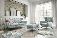 Sedací souprava SUSSEX_ sestava 2,5-sed + křeslo "ušák" + taburet_ v látce Cord light-blue_ obr. 4 Sedací souprava SUSSEX_ sestava 2,5-sed + křeslo "ušák" + taburet_ v látce Cord light-blue_ obr. 4